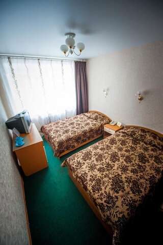 Гостиница Моряк Владивосток Стандартный двухместный номер с 2 отдельными кроватями-7